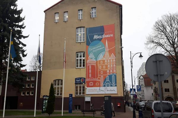 Baner ma zniknąć z budynku Miasta Kołobrzeg